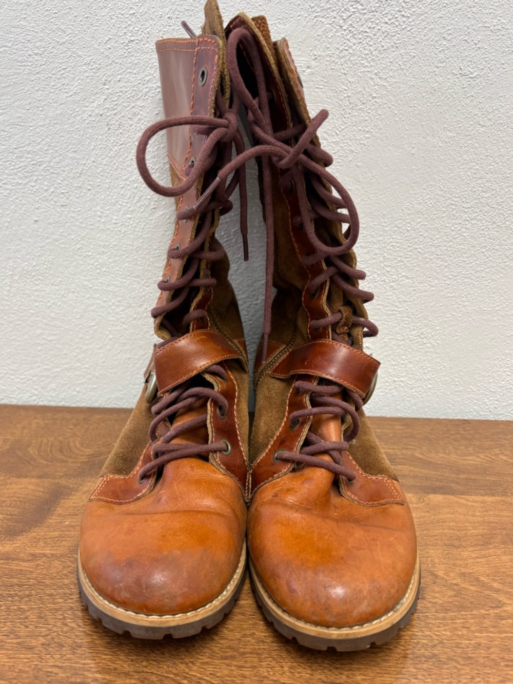Timberland size 10 leather and suede tan lace up boots - Picture 4 of 12